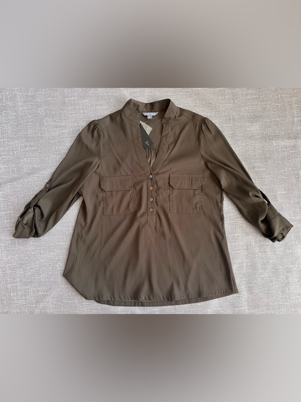 Tinley Road Brown Satin Blouse Top Women M Long Sleeve Split Neck‎ Pockets